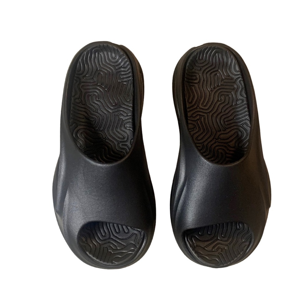 2/$30 PLT Black Rubber Slides Sandals Size 7 Beach Pool Plastic Comfy